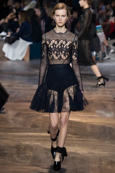 Look 32